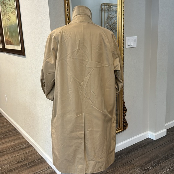 Authentic Burberry trench coat with removable inside liner - Picture 2 of 16